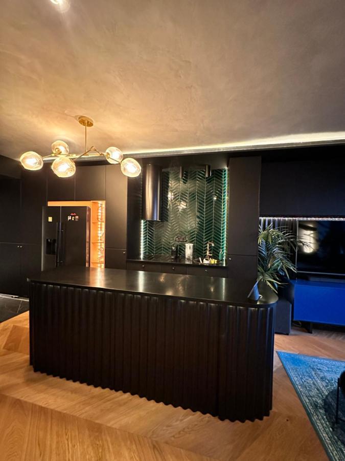 Skyline Elegance With Free Parking Apartment Bratislava Exterior photo