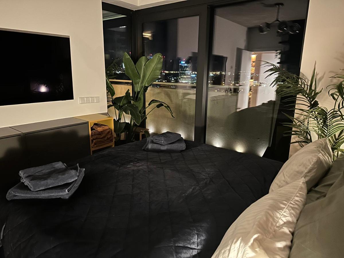 Skyline Elegance With Free Parking Apartment Bratislava Exterior photo