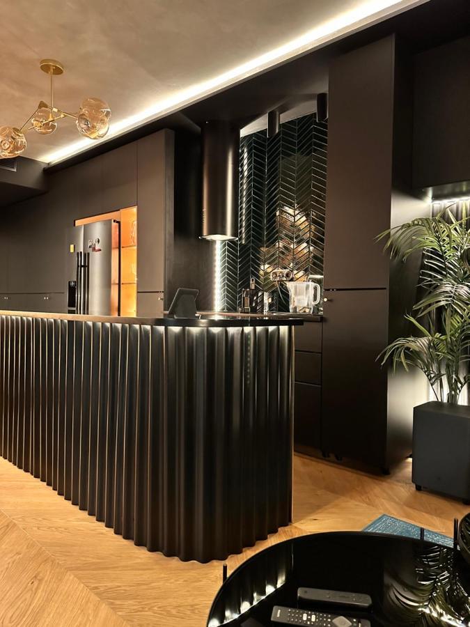 Skyline Elegance With Free Parking Apartment Bratislava Exterior photo