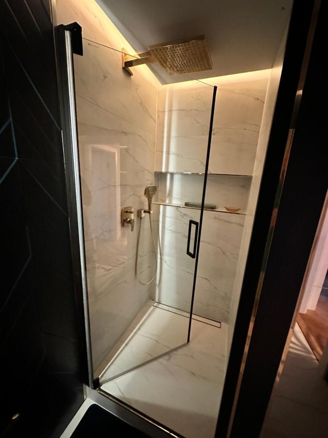 Skyline Elegance With Free Parking Apartment Bratislava Exterior photo